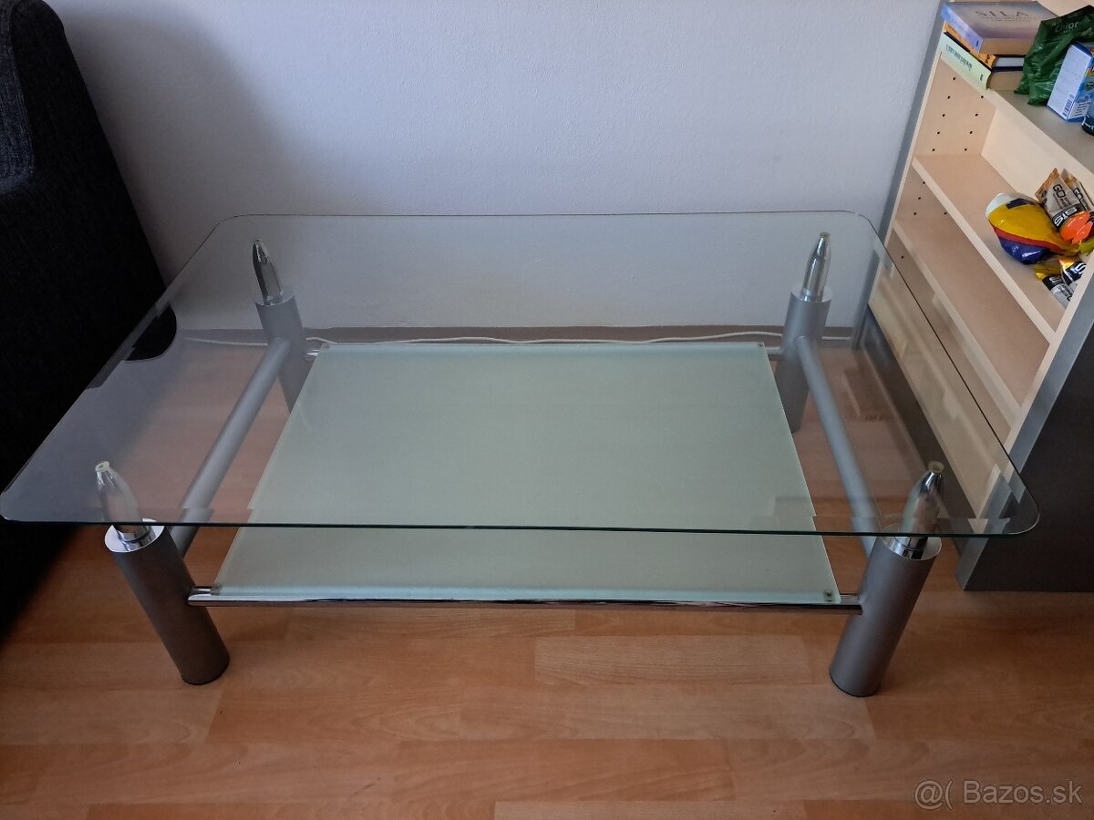 Sklenený stolík