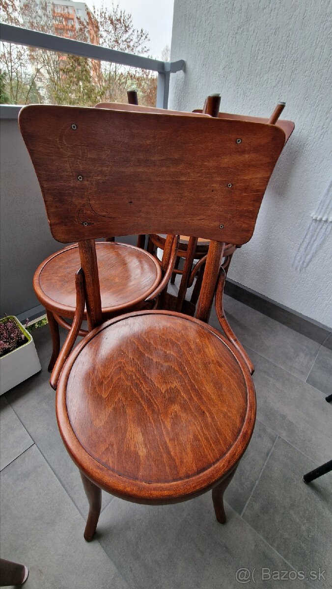 Darujem stoličky po prababke.