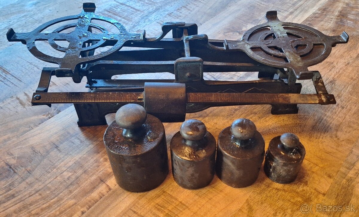 Starožitná váha plus 4 zavažia