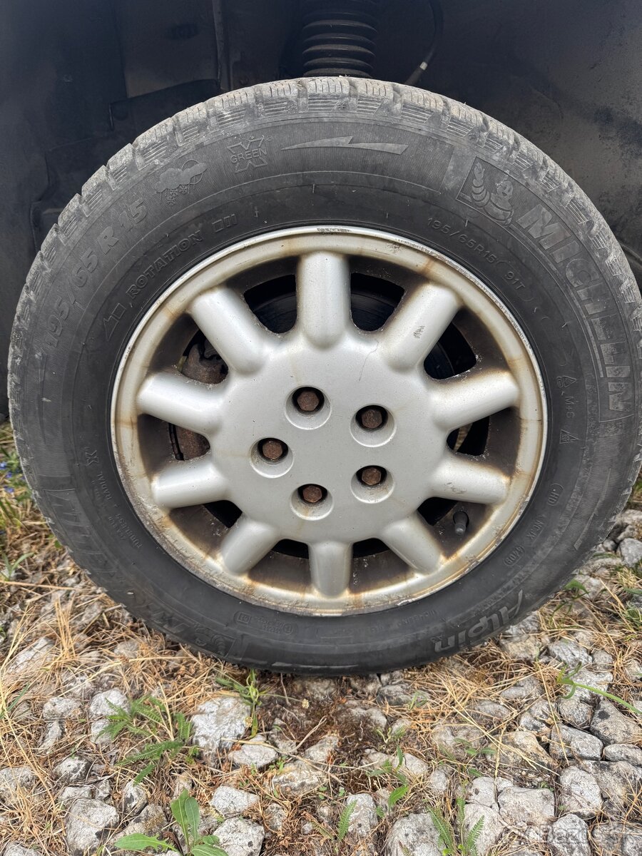 Elektróny 5x108 Xm