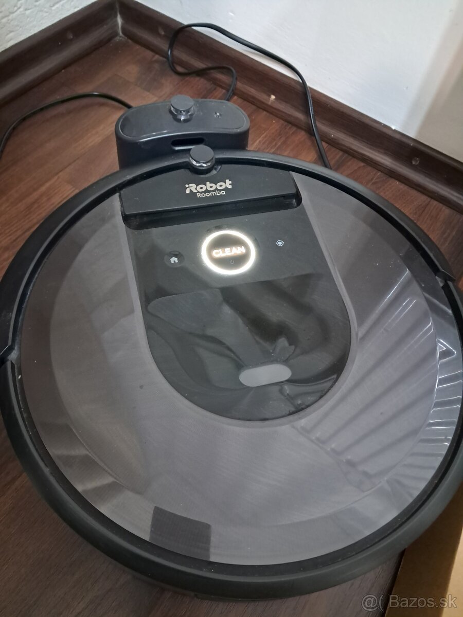 Predám robotický vysavač romba i7