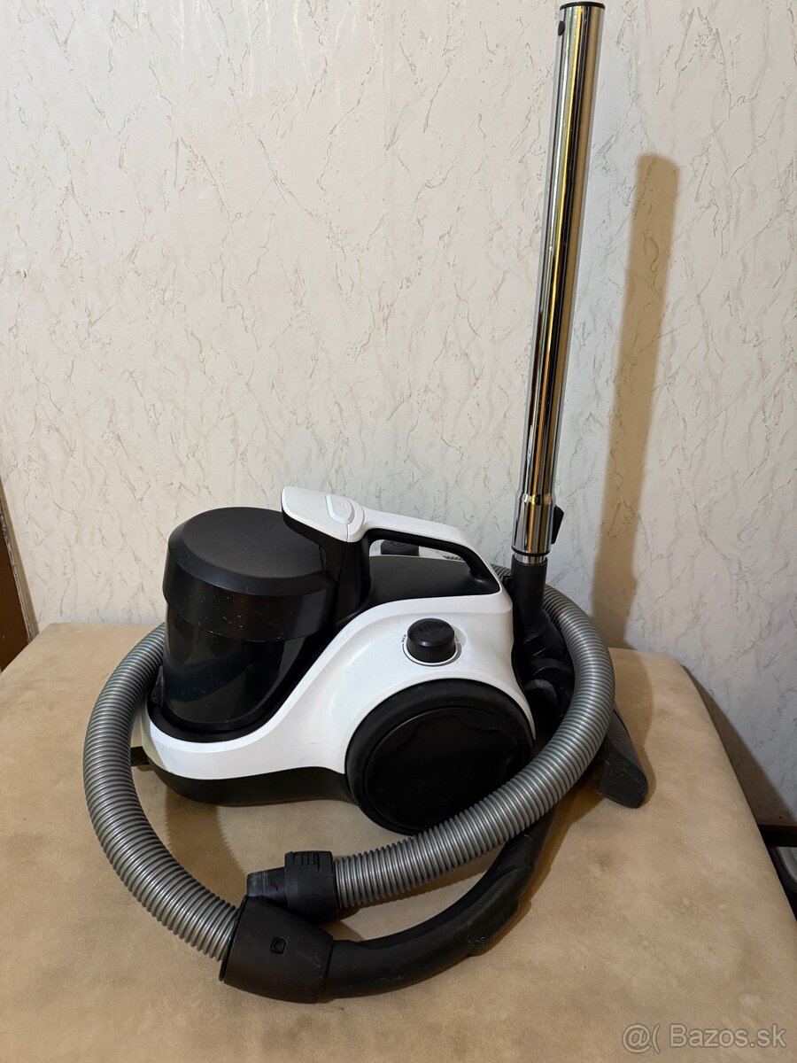 Predám bezsačkový vysávač Electrolux