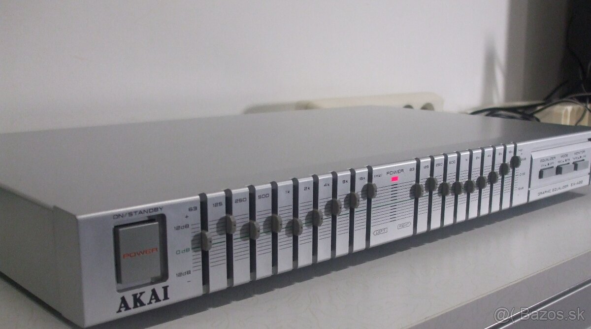 2x9 pasmovy strieborny equalizer AKAI EA-A22 = vyroba JAPAN
