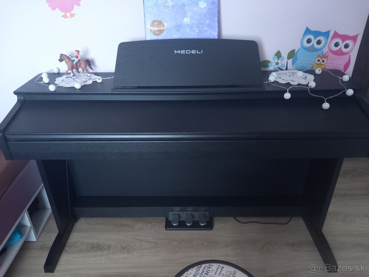 Digitálne piáno MEDELI