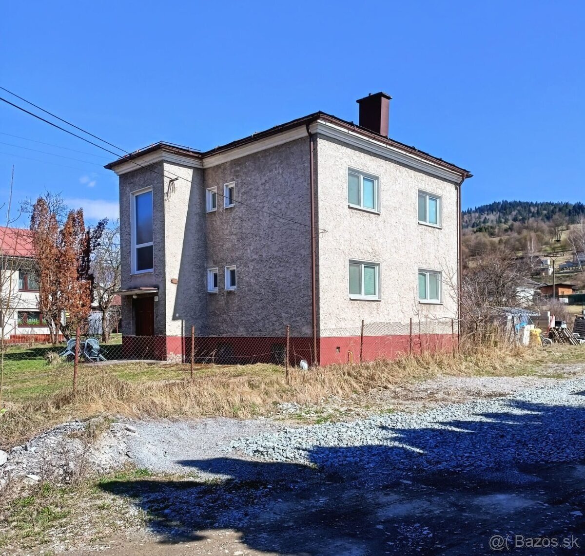 Predáme rodinný dom v Oščadnici.