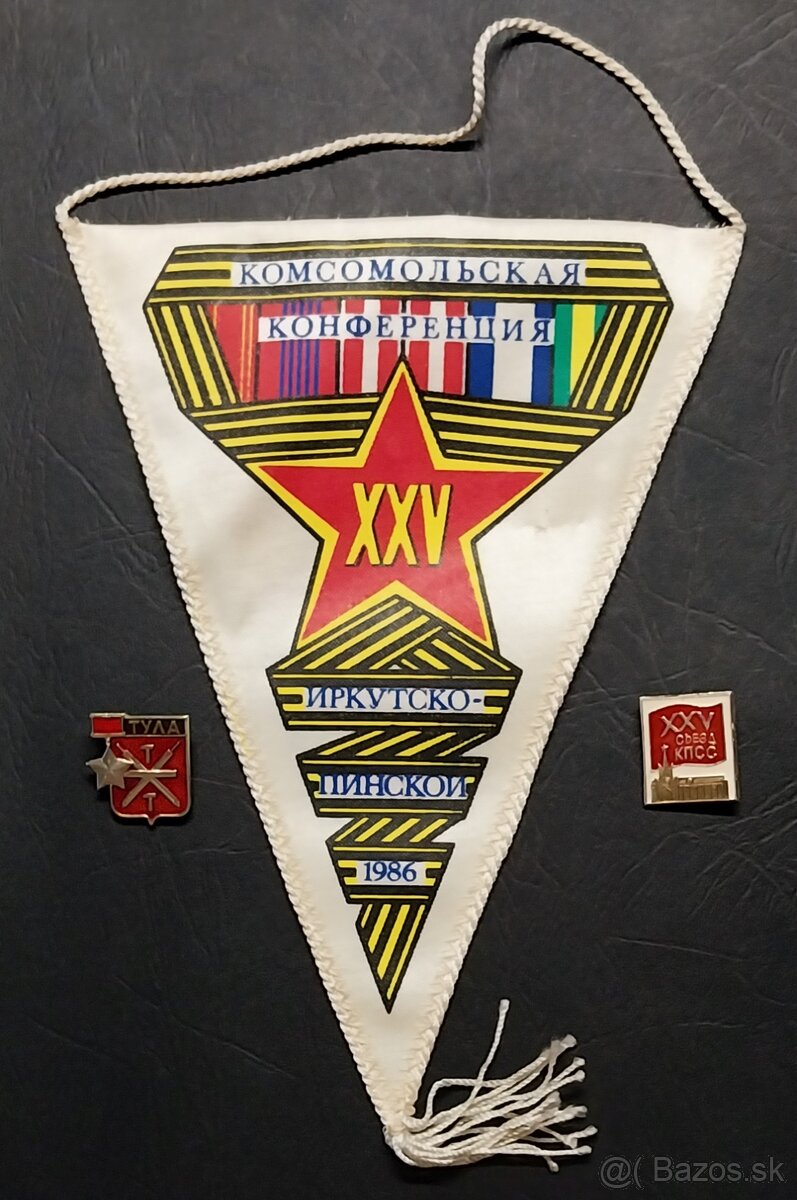 vlajka a odznaky komunistickej éry Sovietskeho zväzu