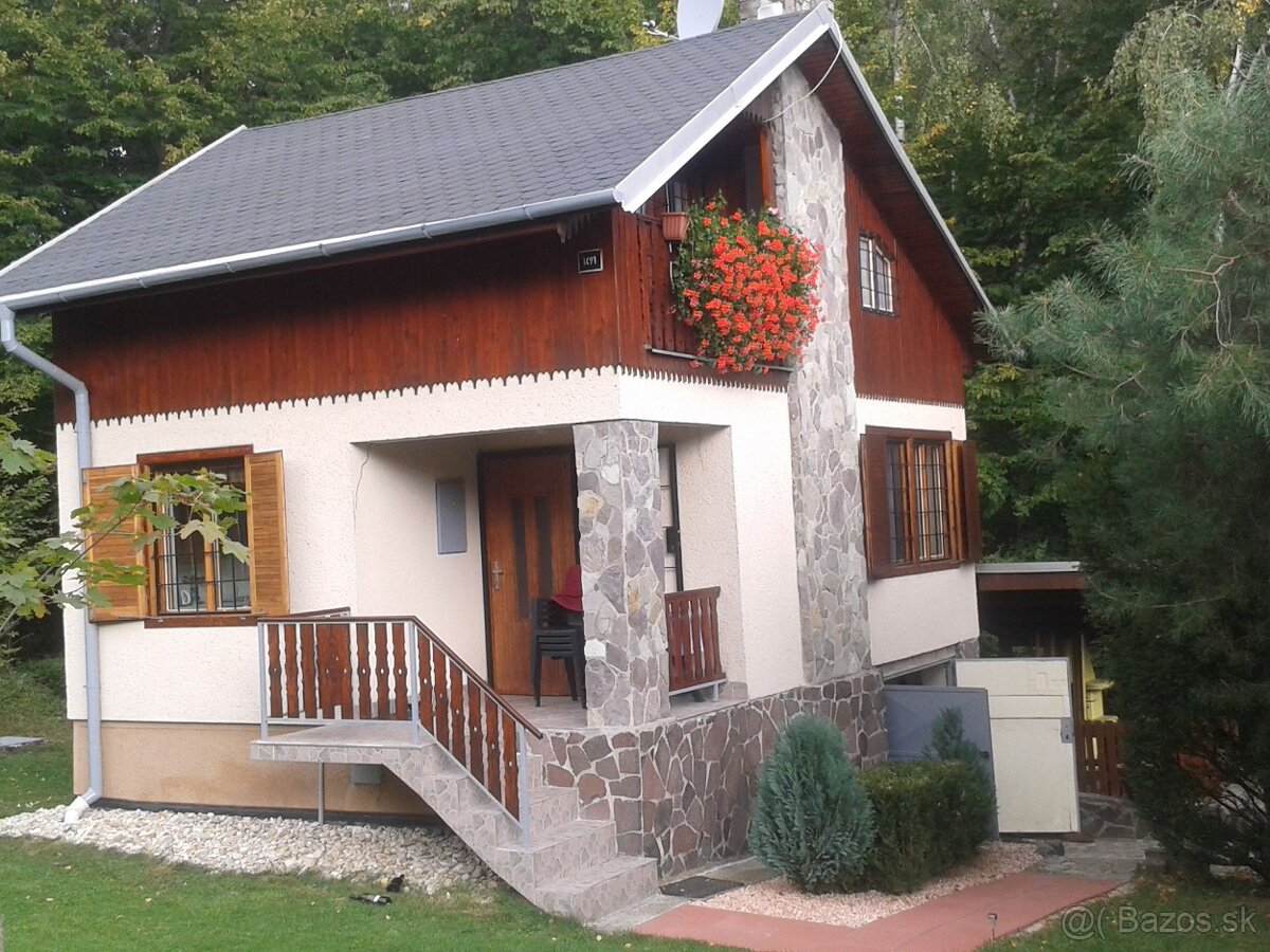 Predáme krásnu chatu s úžasným pozemkom 889m2 v Jelenci
