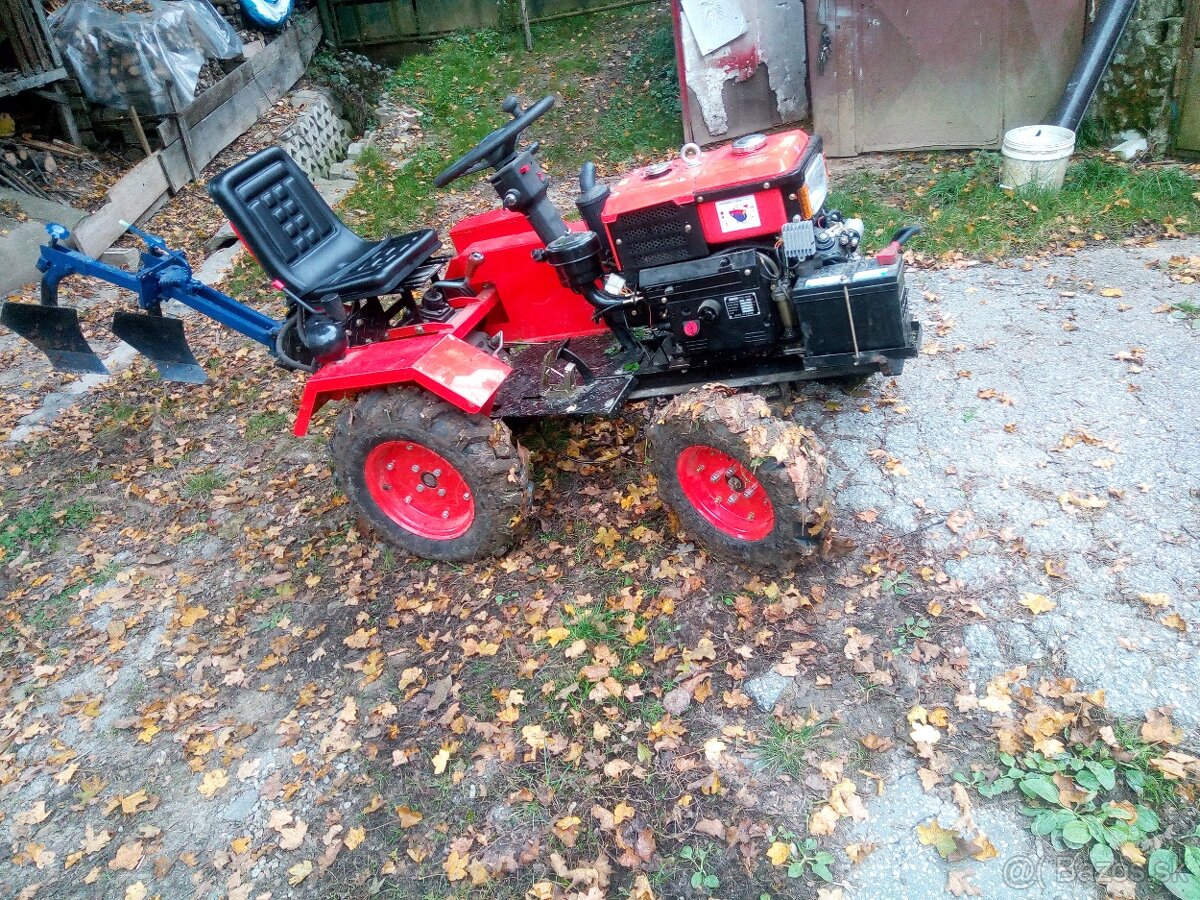 malotraktor s kultivatorom
