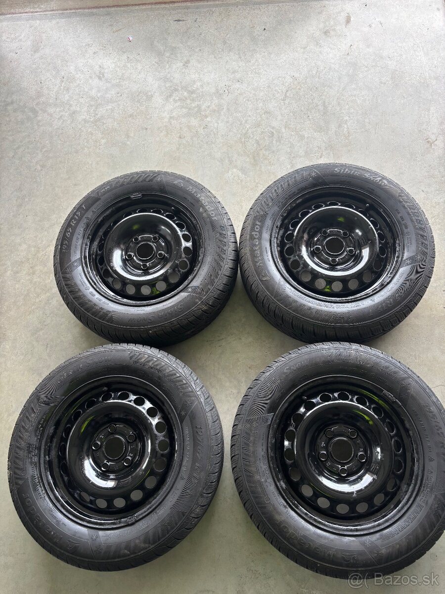 Predám original disky s pneu + puklice vw golf 6