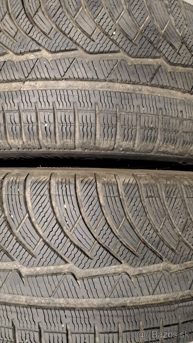 Predám 2ks jazdené zimné 225/55r18-102V Michelin