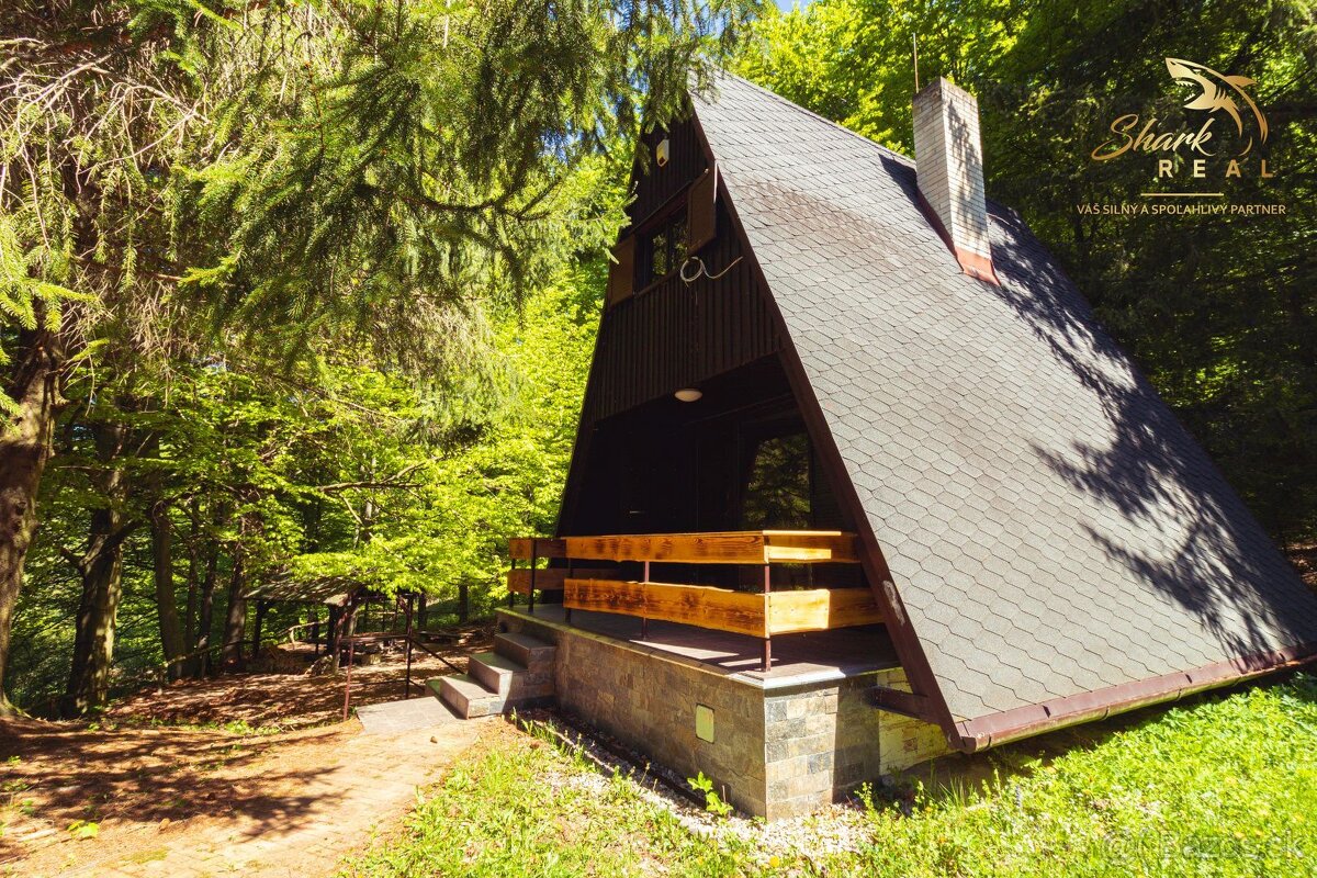 REZERVOVANÉ Čarovná chata uprostred prírody s tečúcim poto