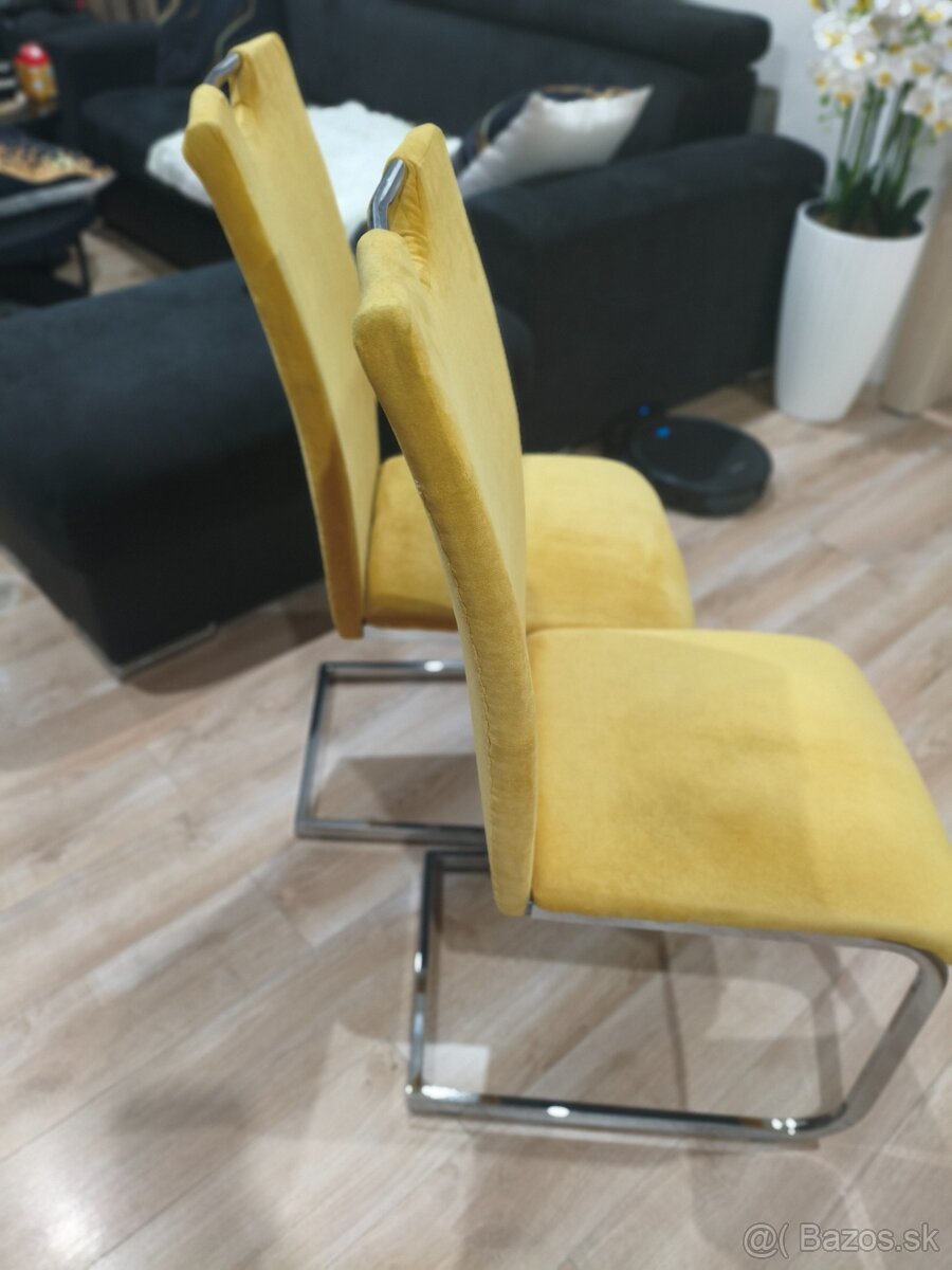 4x jedálenské stoličky