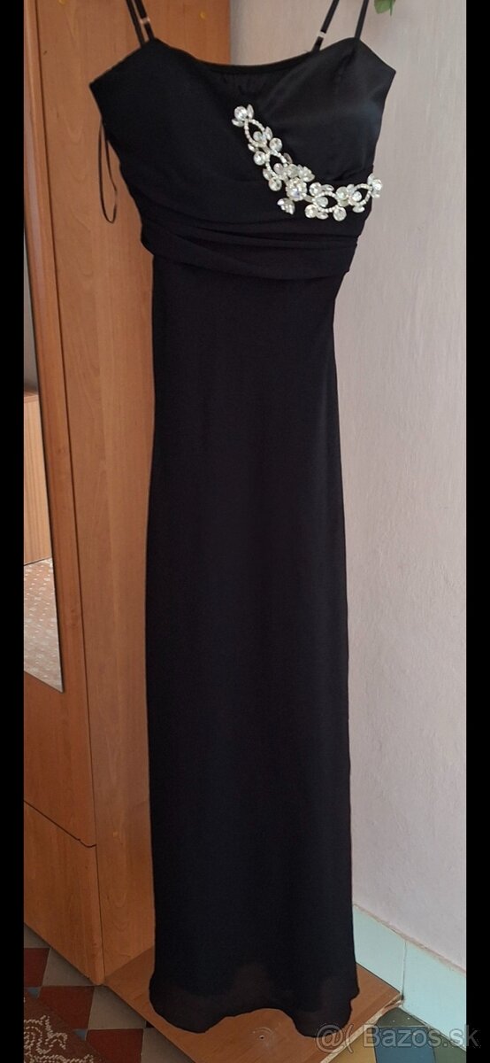 Plesove šaty.
