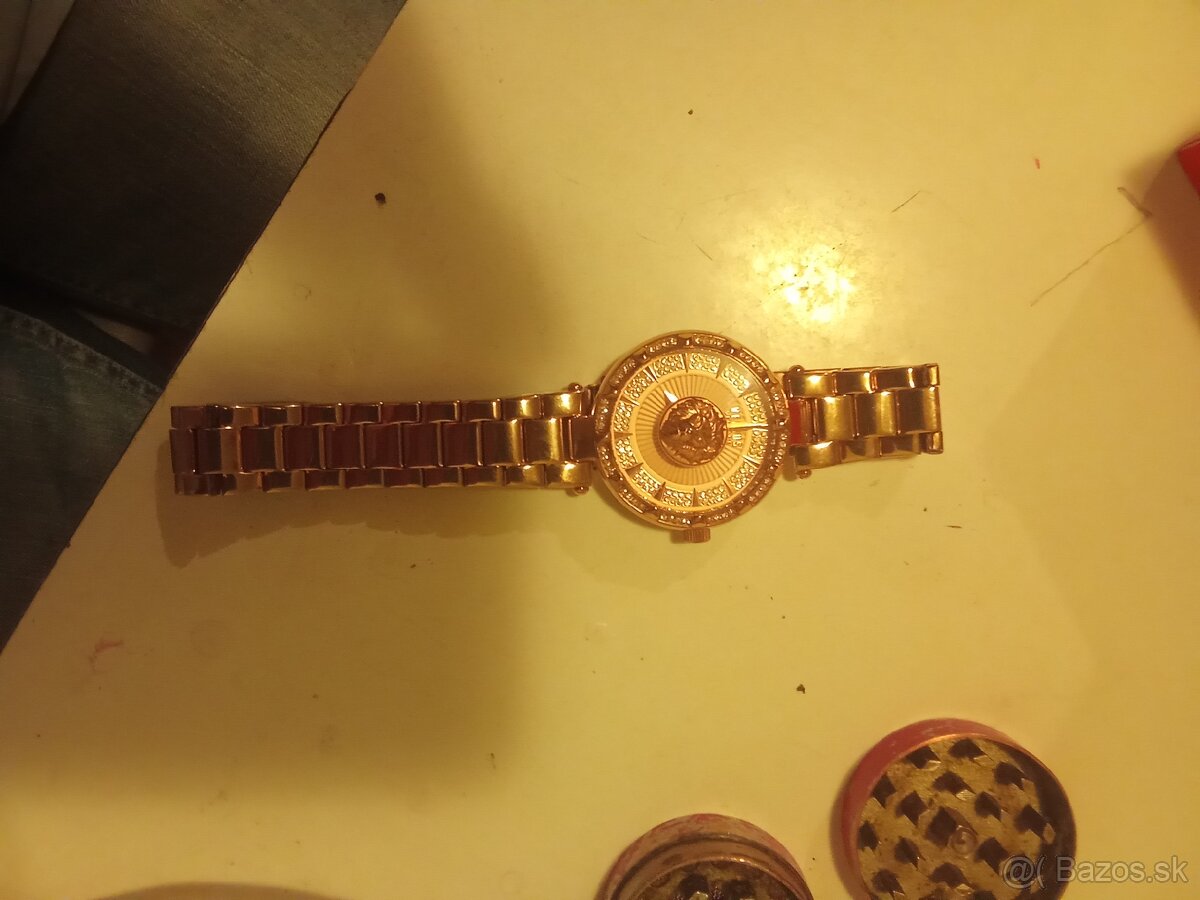 Predám dámske Versace versus hodinky cena 80 možná dohoda