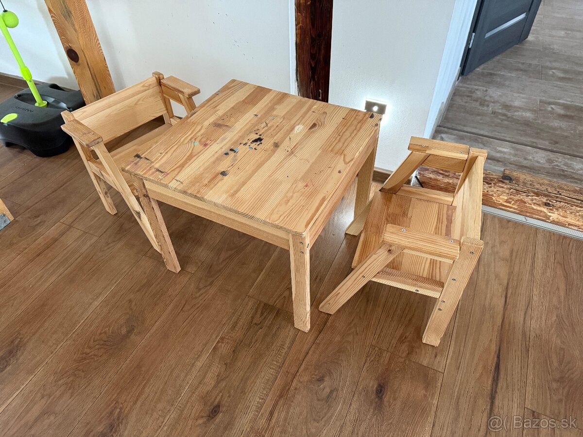 Stolík a dve stoličky