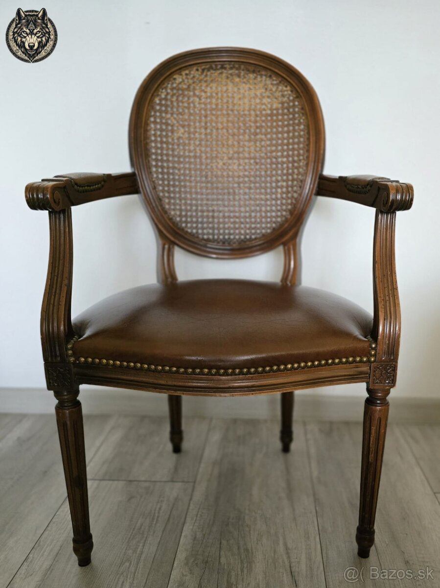 Elegantné klasicistické kreslo v štýle Ľudovíta XVI.