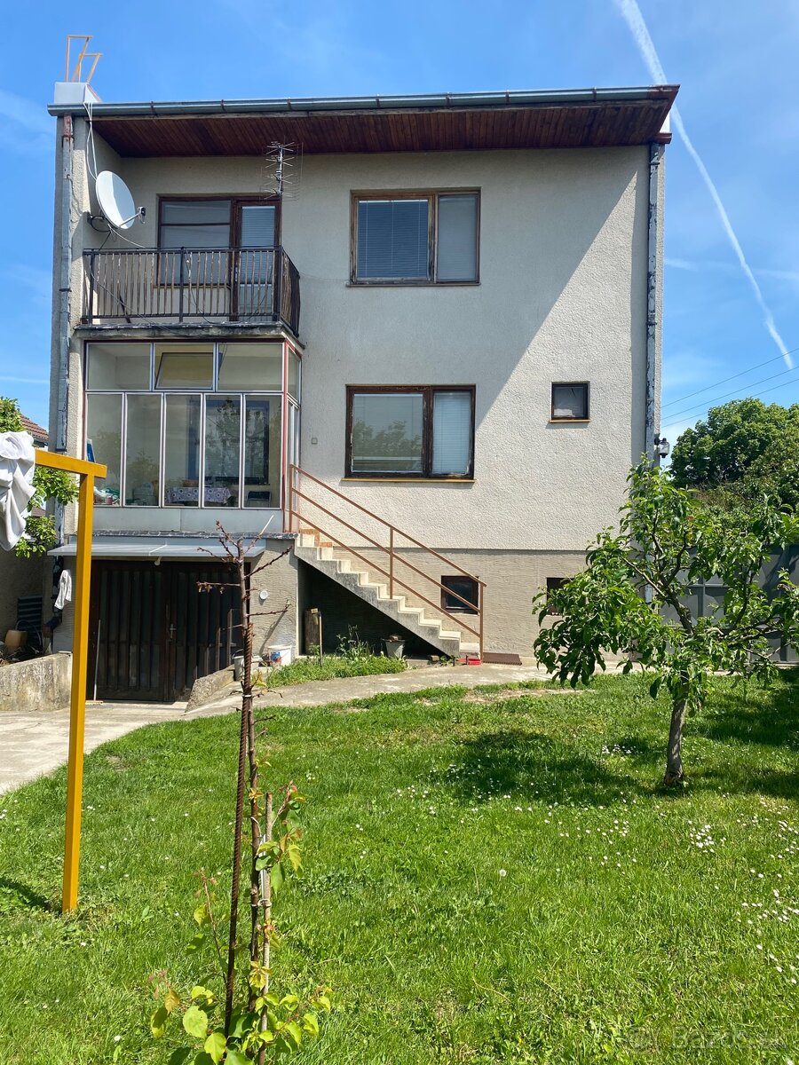 Ponúkam na predaj 5 izb, rodinný dom v obci Kocurice.