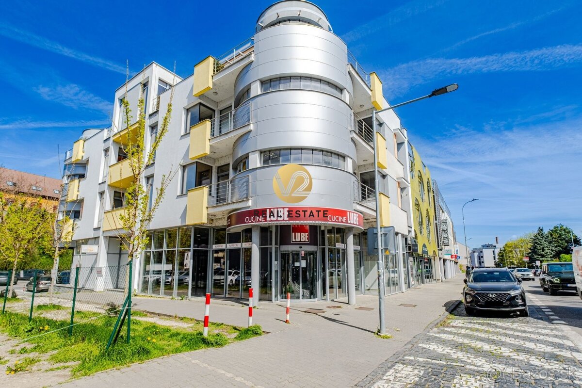 Na prenájom komerčný - obchodný priestor 120m2 v Centre Nitr