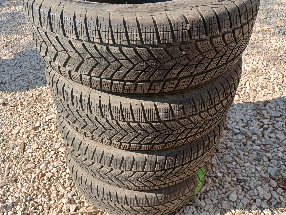 Predam 4ks pneu 215/65/r17 zimne 99V Goodyear
