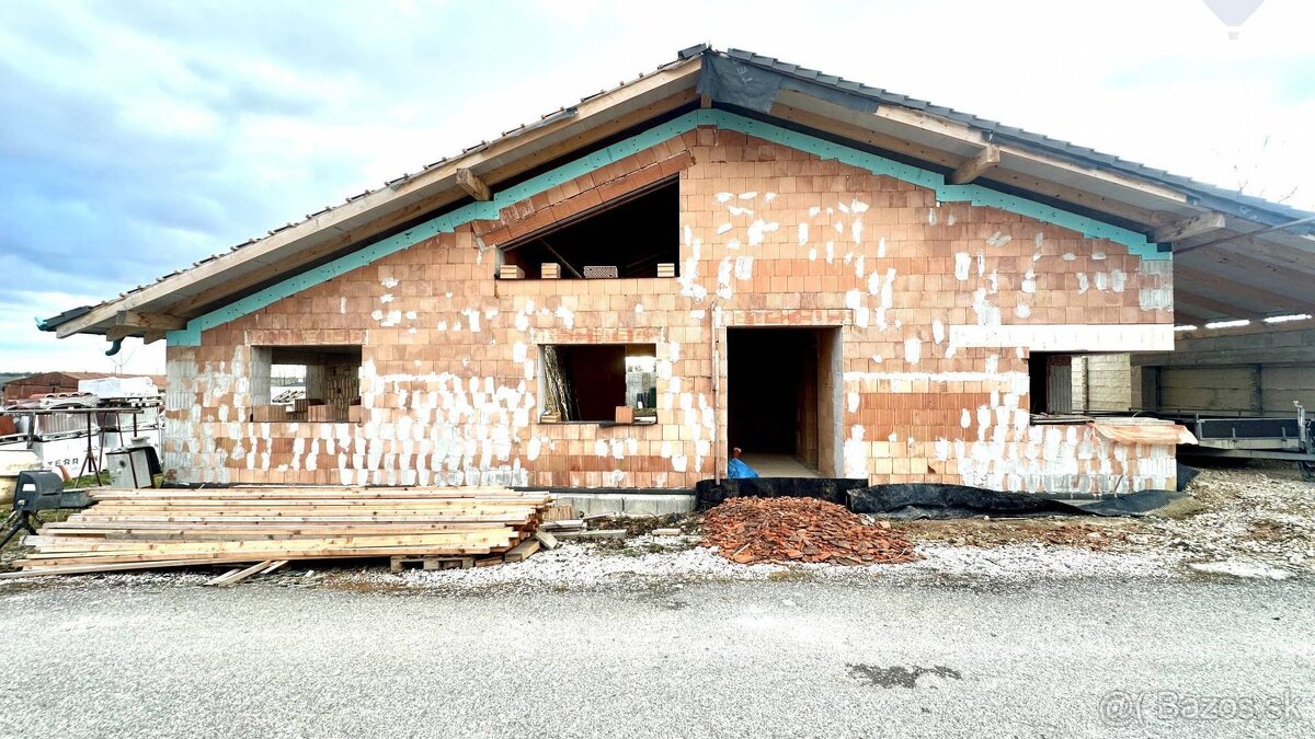 NA PREDAJ ROZOSTAVANÝ 5 IZBOVÝ RODINNÝ DOM NA SEVERSKÝ ŠTÝL,