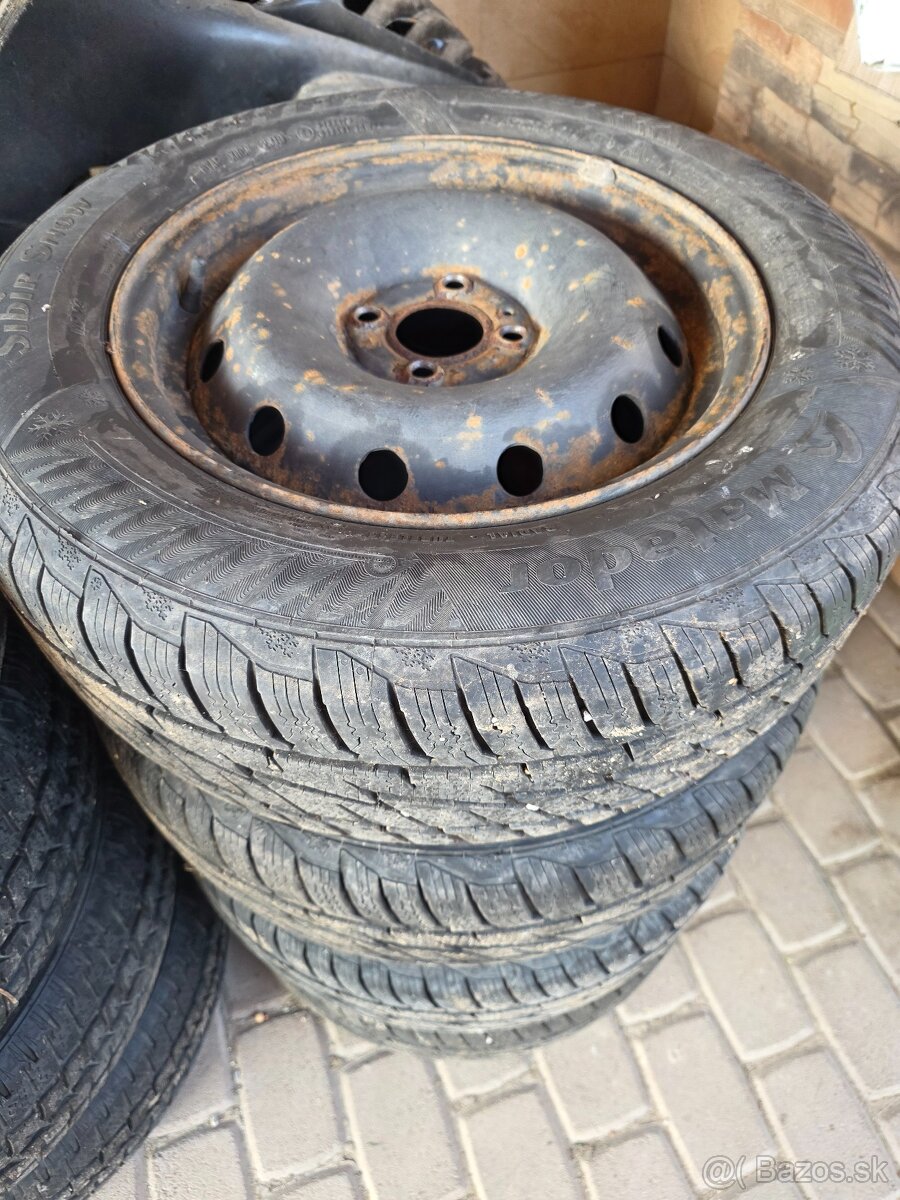Zimné pneumatiky + plechové disky 195/65 r15