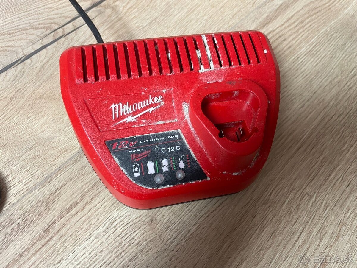 Milwaukee nabíjačka C12C