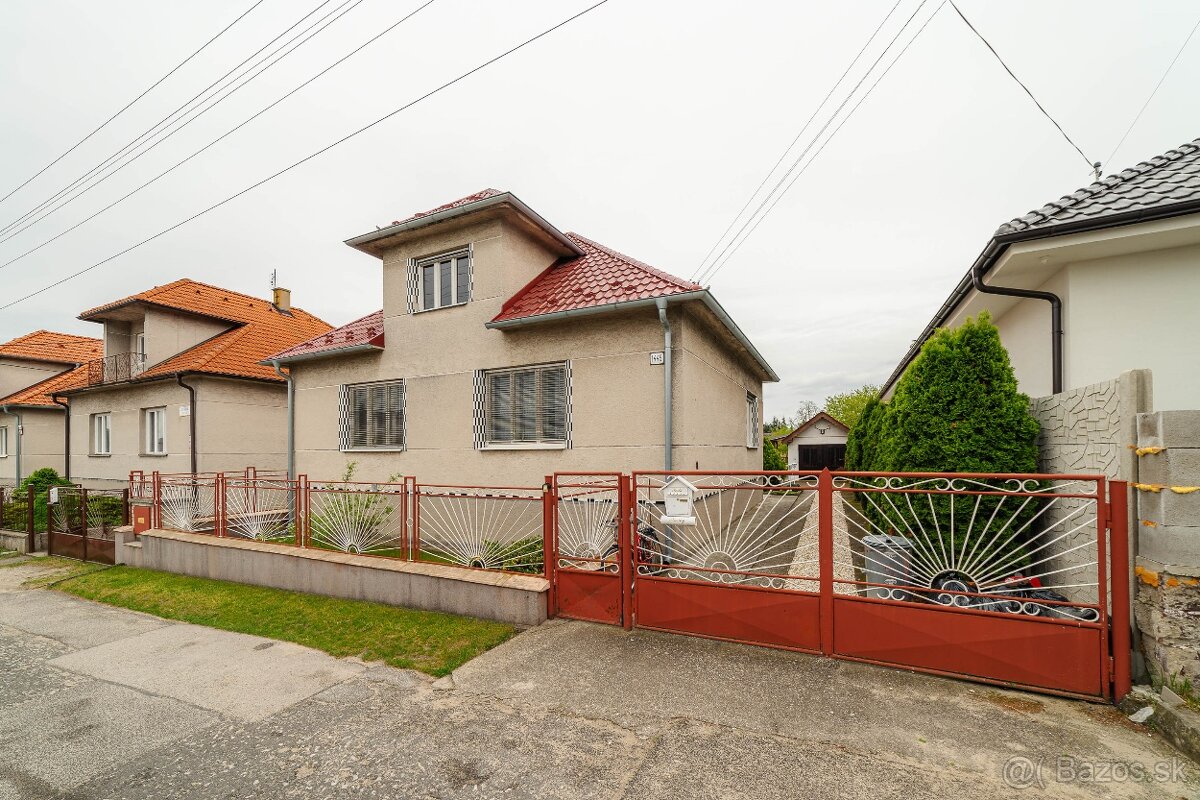 4-izbový rodinný dom s veľkým pozemkom a garážou – Borský Mi