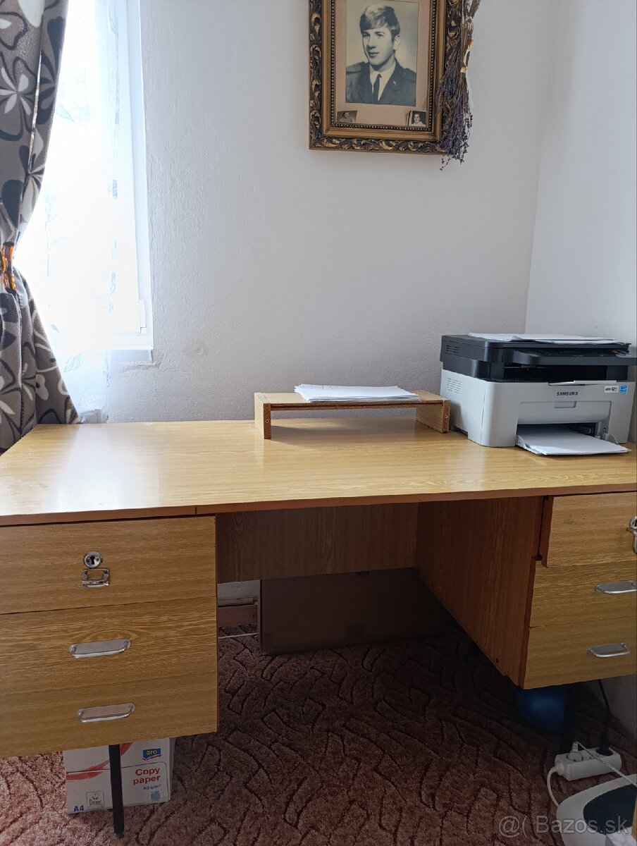 Predám písací stôl