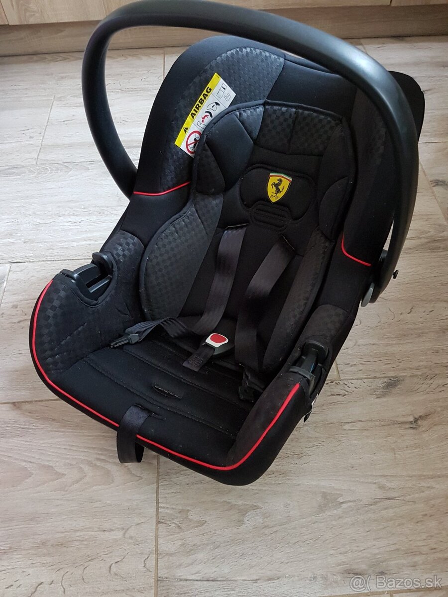 Autosedačka vajíčko Ferrari