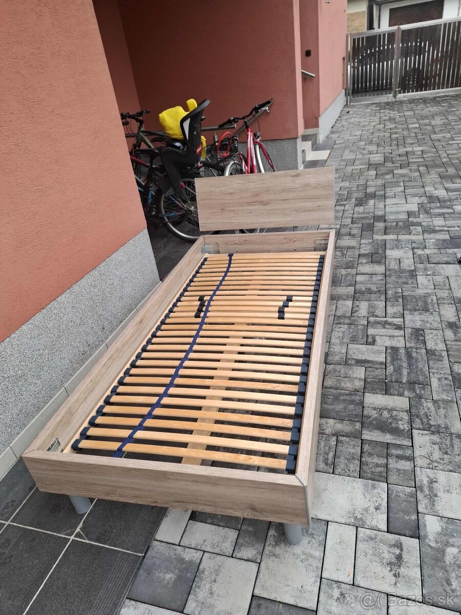 predám posteľ s roštom
