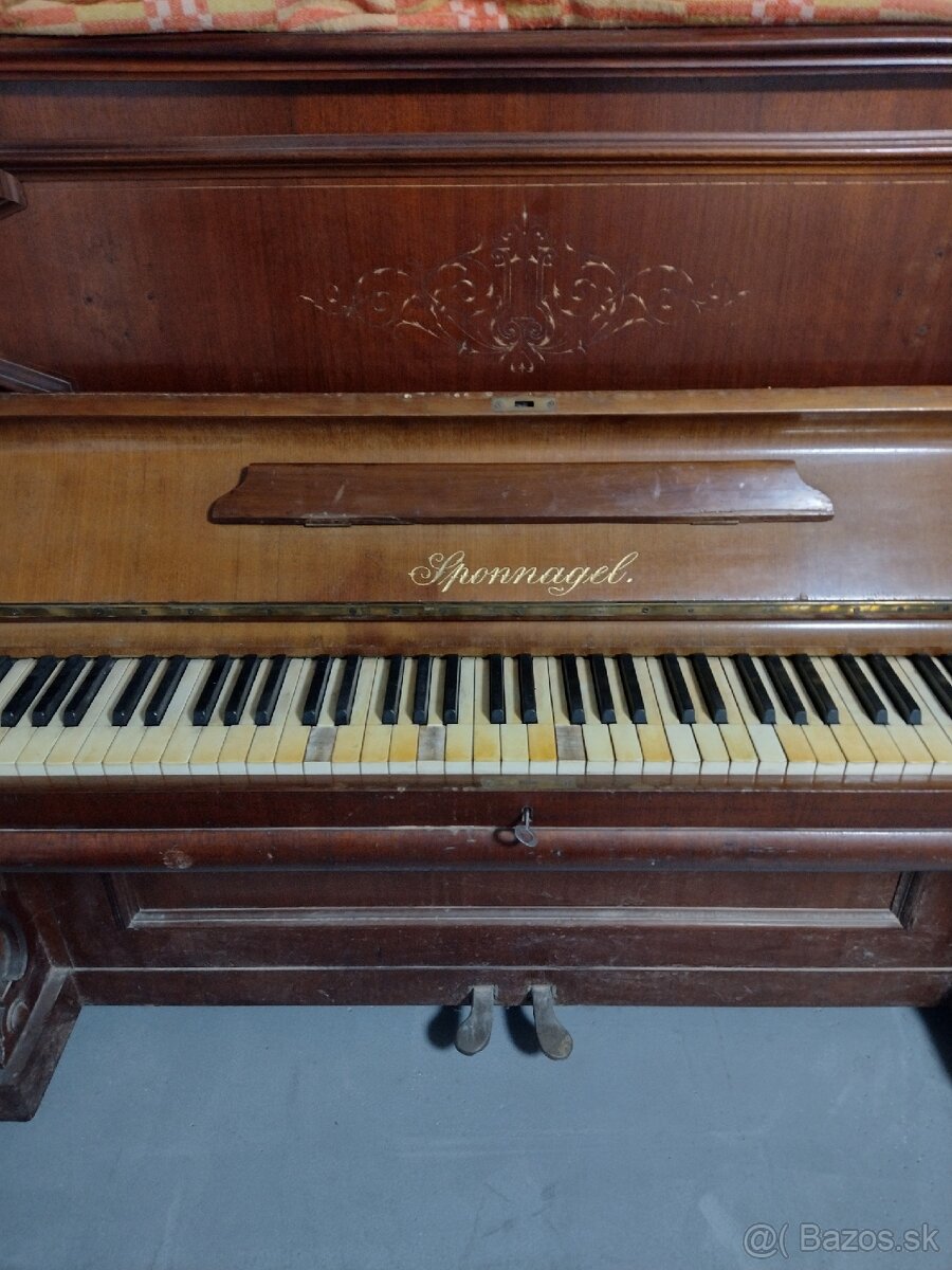 Starožitný klavír