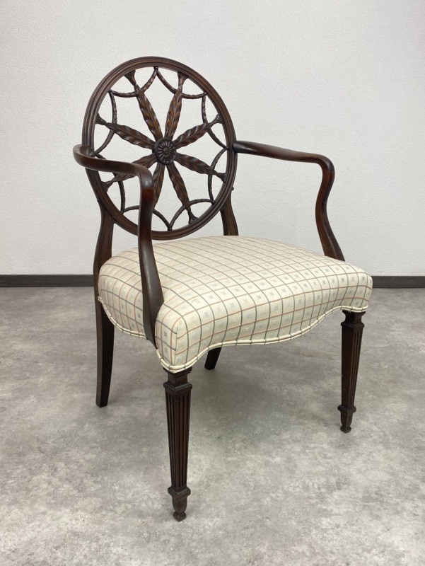 Elegantné kreslo v štýle Hepplewhite
