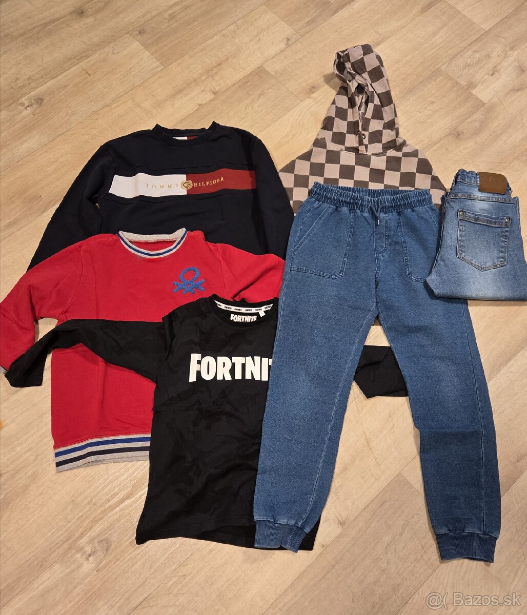 Predám chlapčenské pulóvre a rifle 140, 10Y