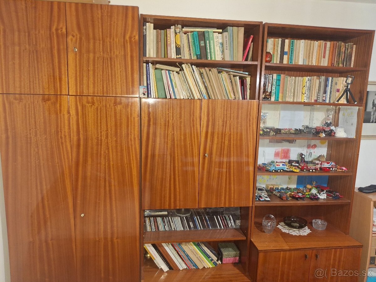 Retro obyvacka 4 m, cena 155e. Trebisov,