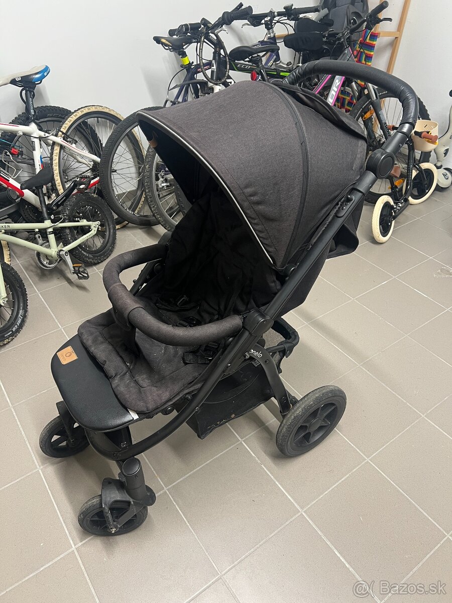 Deský kočiar Lionelo