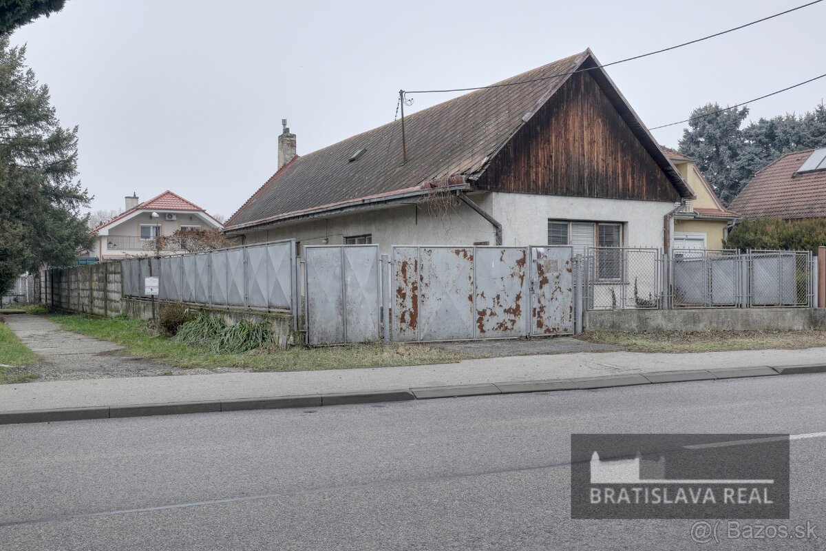 Hradská ul. (pri Estonskej ul.), pozemok so staršou budovou