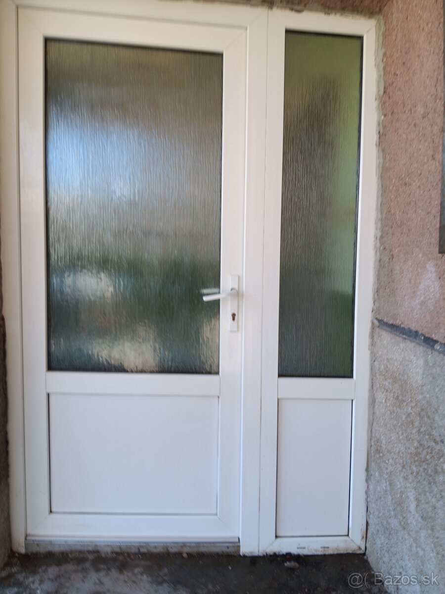 Predám plastove vchodové dvere