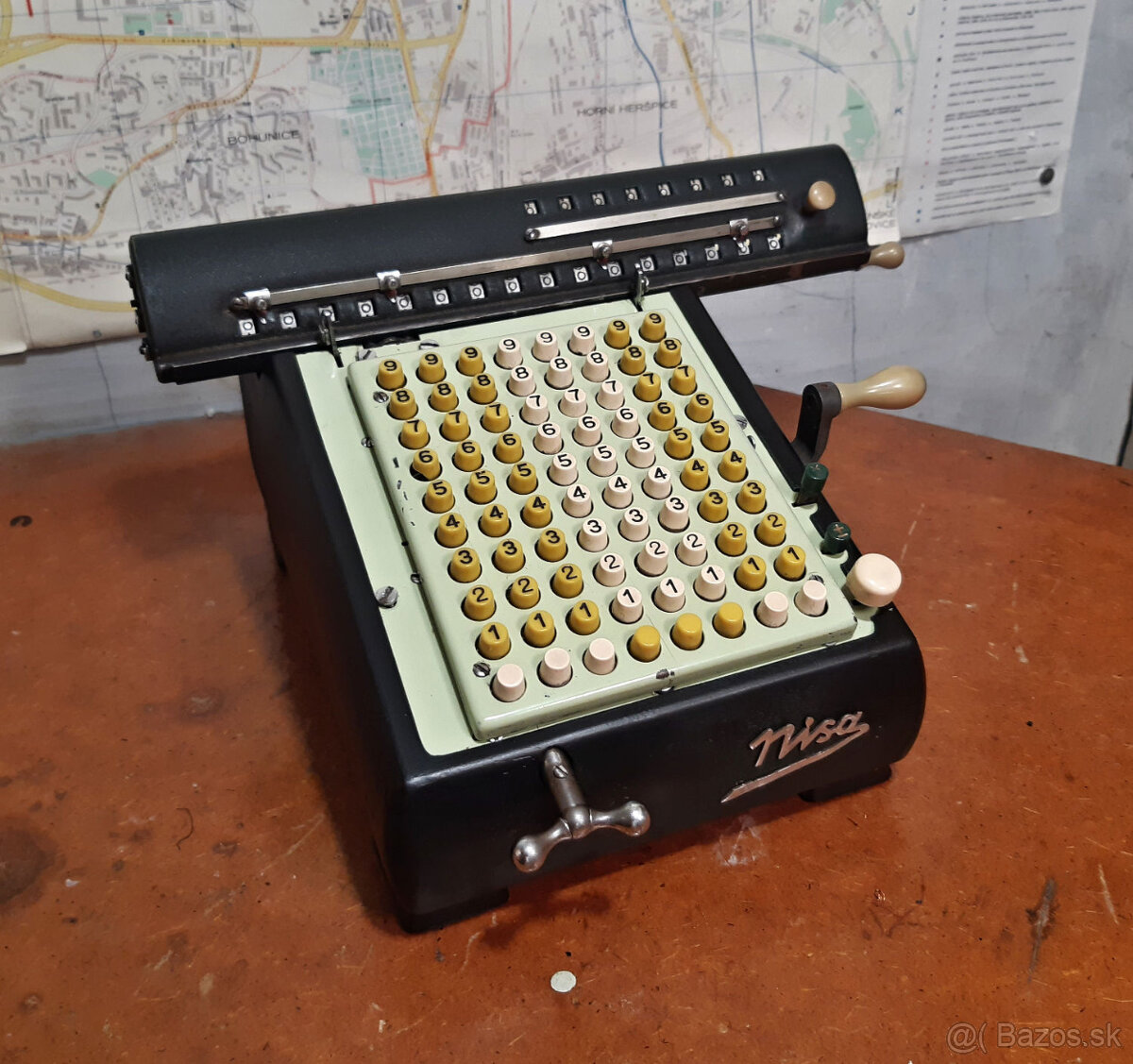 mechanická kalkulačka NISA z roku 1949