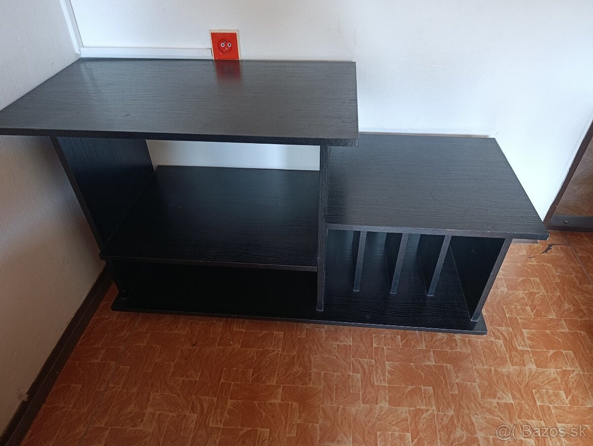 Predám stolík na kolieskach