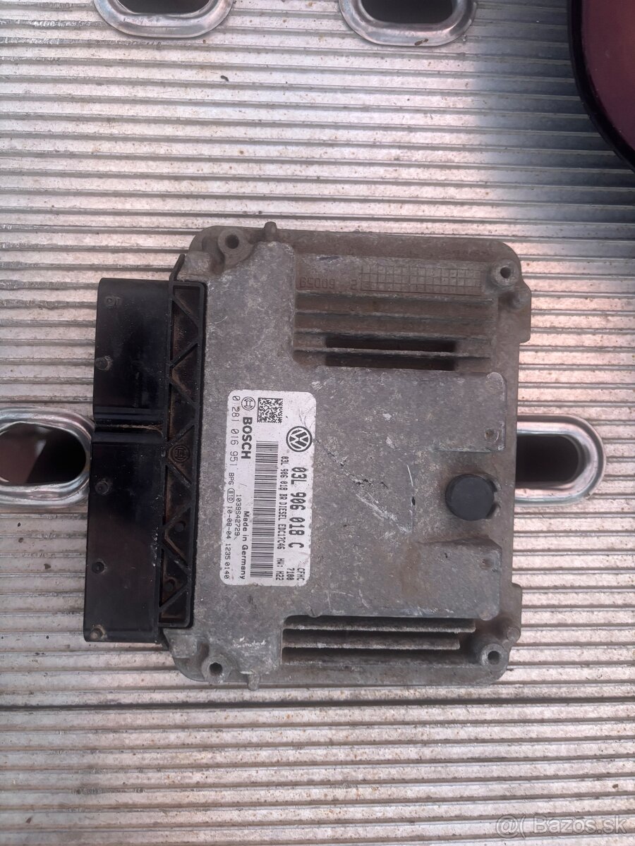 Radiaca jednotka motora 03L 906 018C