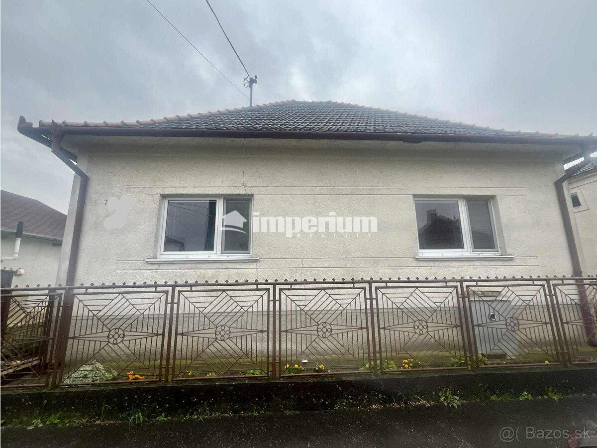 Na predaj 4 - izbový rodinný dom v obci Kalinkovo .