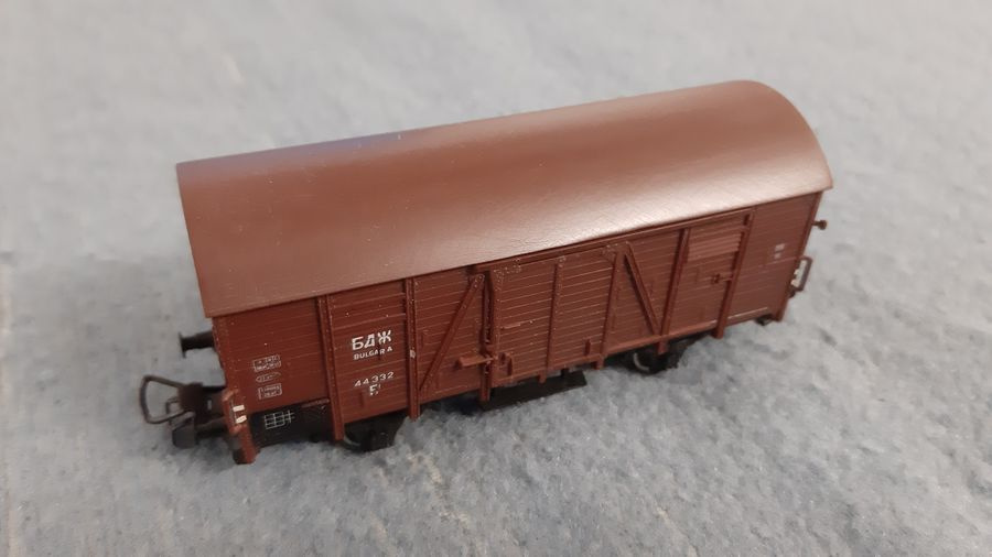 Vláčiky - krytý vozeň BDŽ PIKO H0