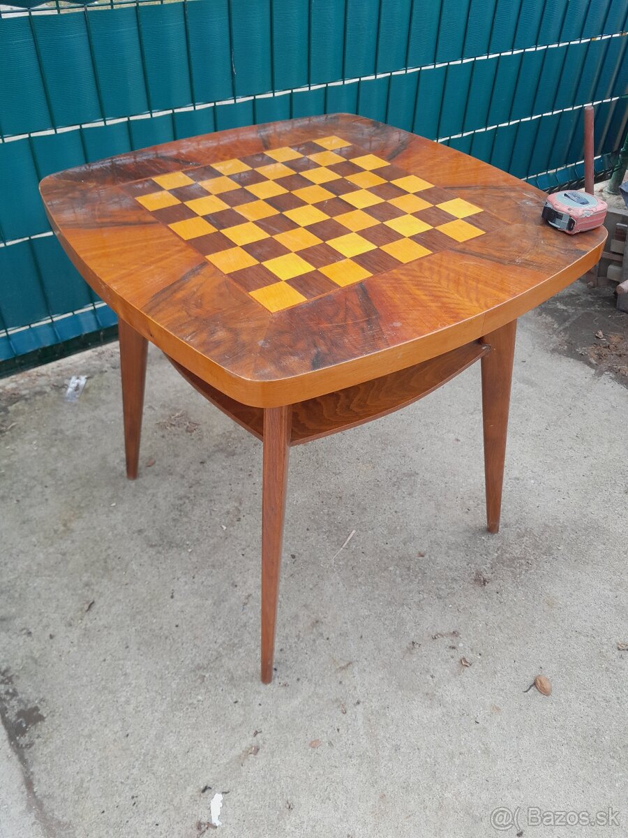 Predám šachový stolík