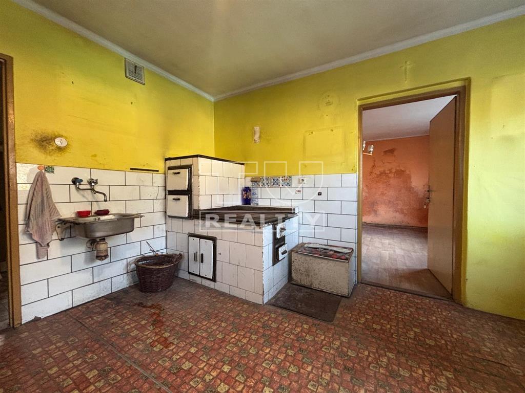 RODINNÝ DOM NA POZEMKU 629M2 ČERVENÝ KAMEŇ