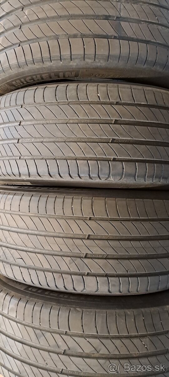 Predám 4ks jazdené letné 205/55r17-91V Michelin