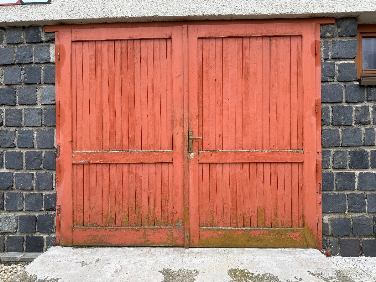 Garazova brana drevena