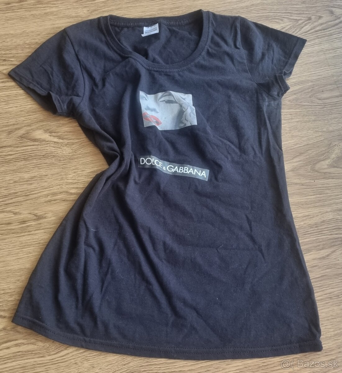 Predám dámske čierne tričko DG