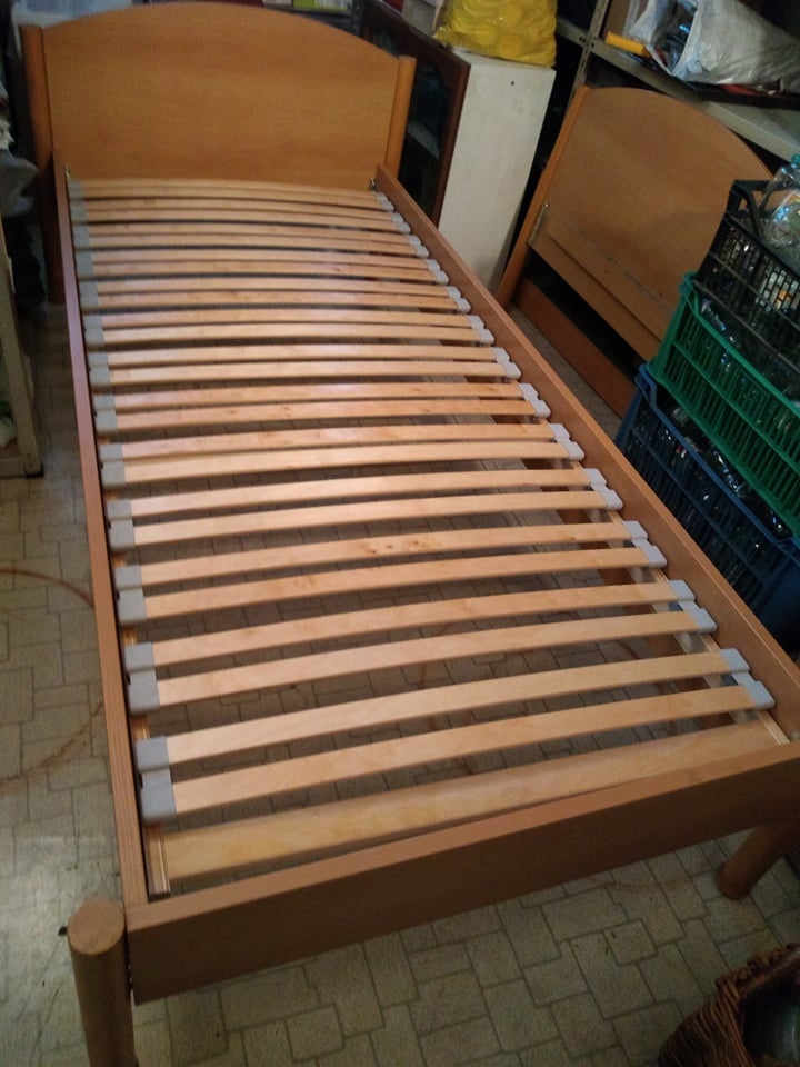 Jednolôžková drevená posteľ z bukového masívu