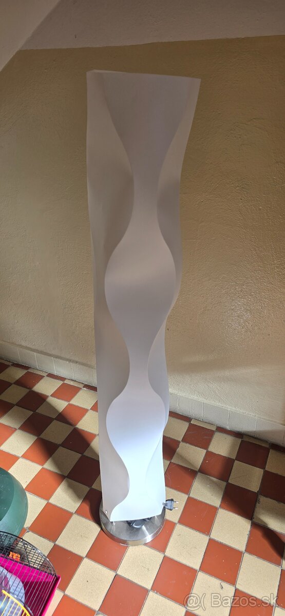Stojaca lampa