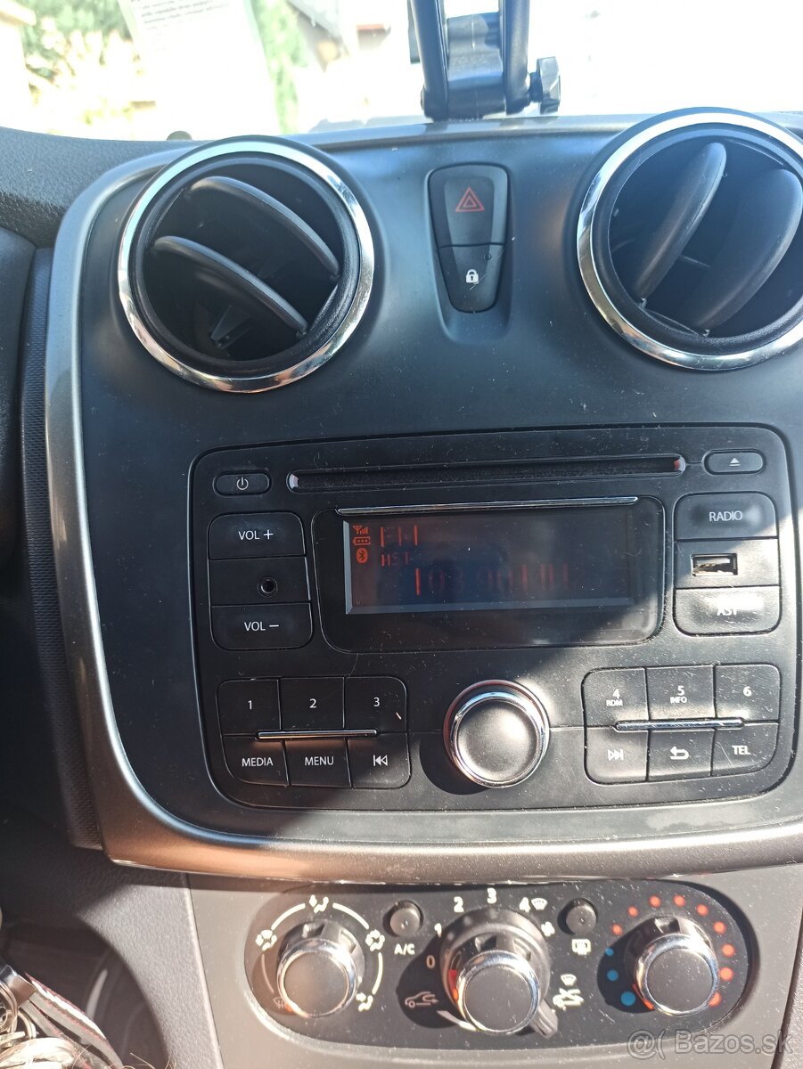 Autorádio Dacia Sandero – 30 €